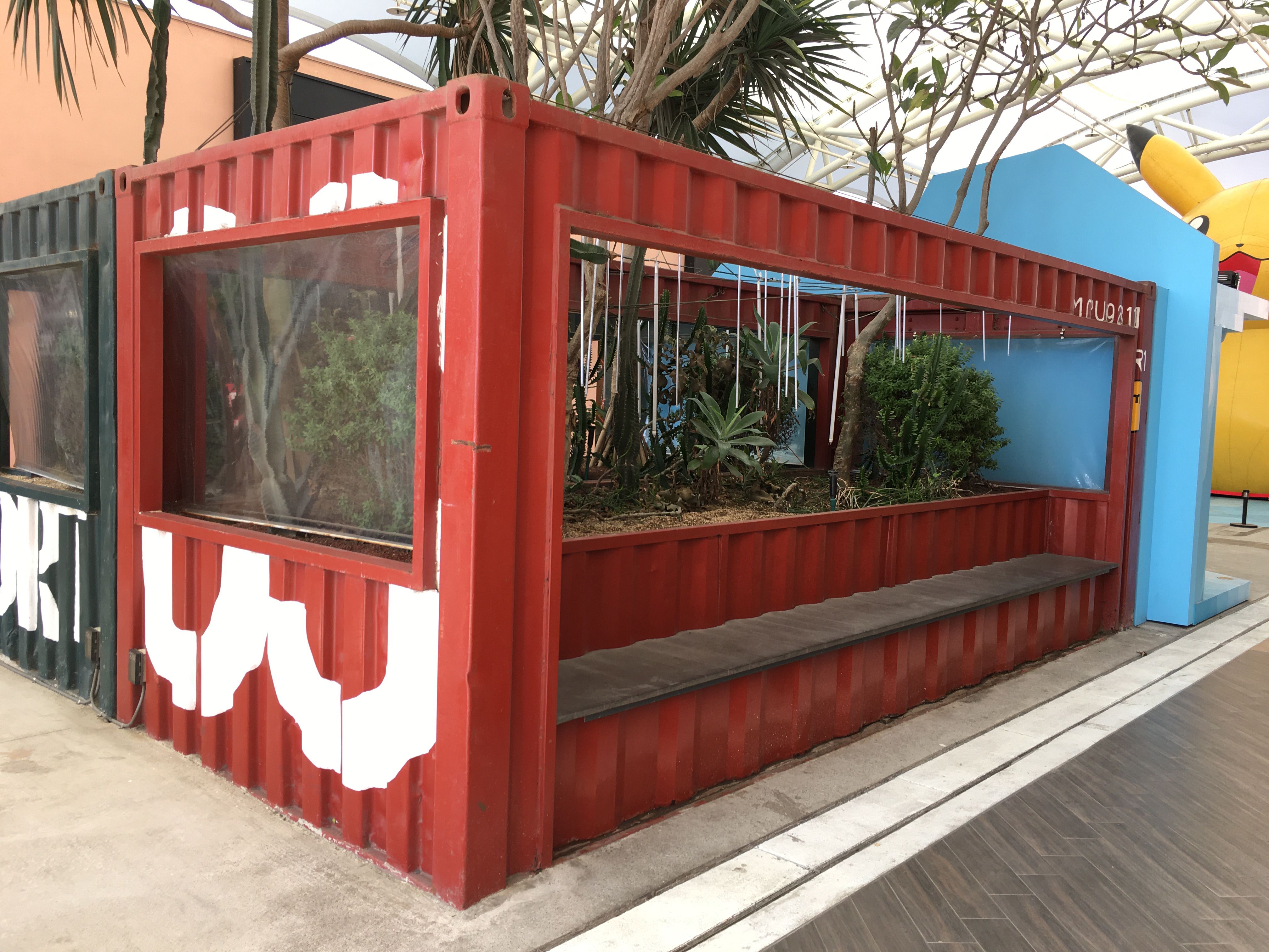 mitsui outlet park container box seating area