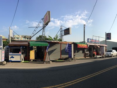 Container Box Strip Mall in Xinshe (新社區)